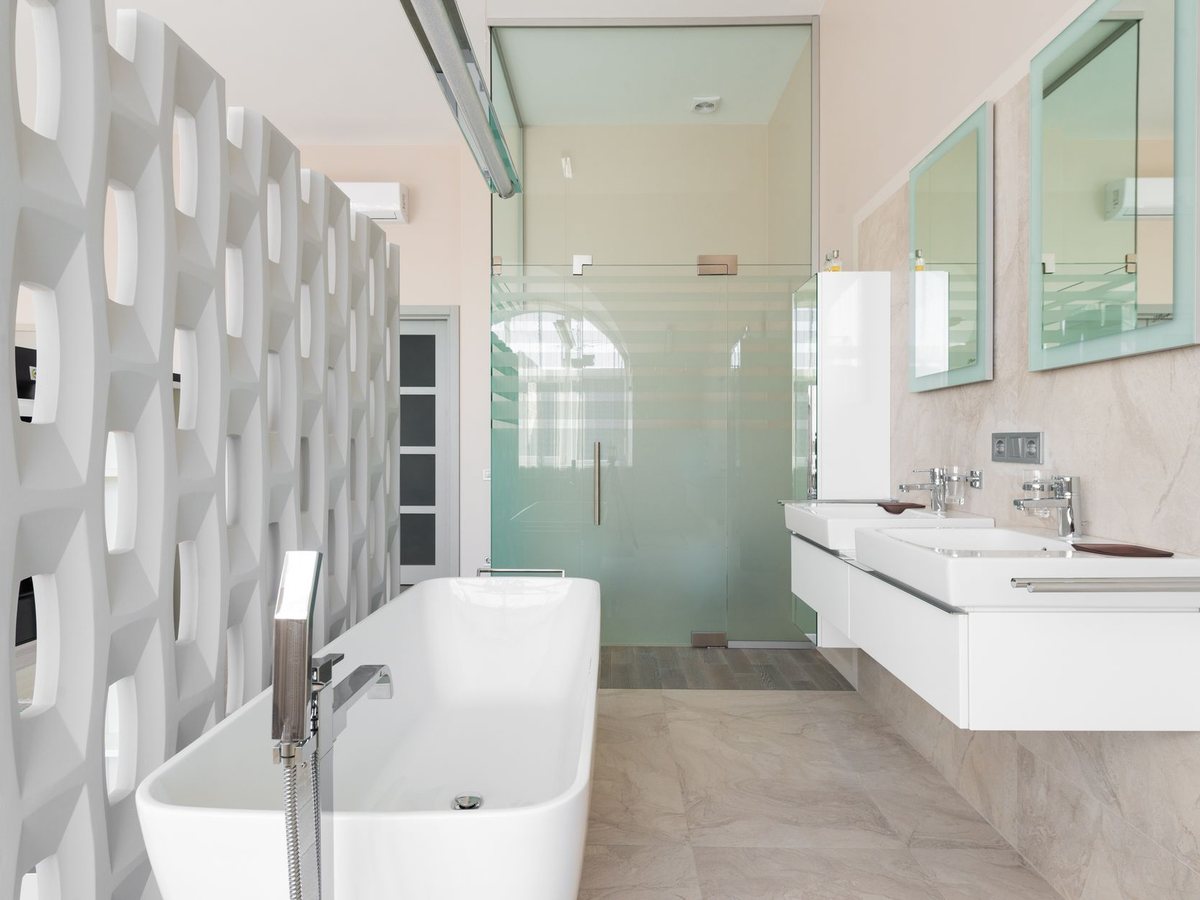 Bathroom in a Cecil Suite