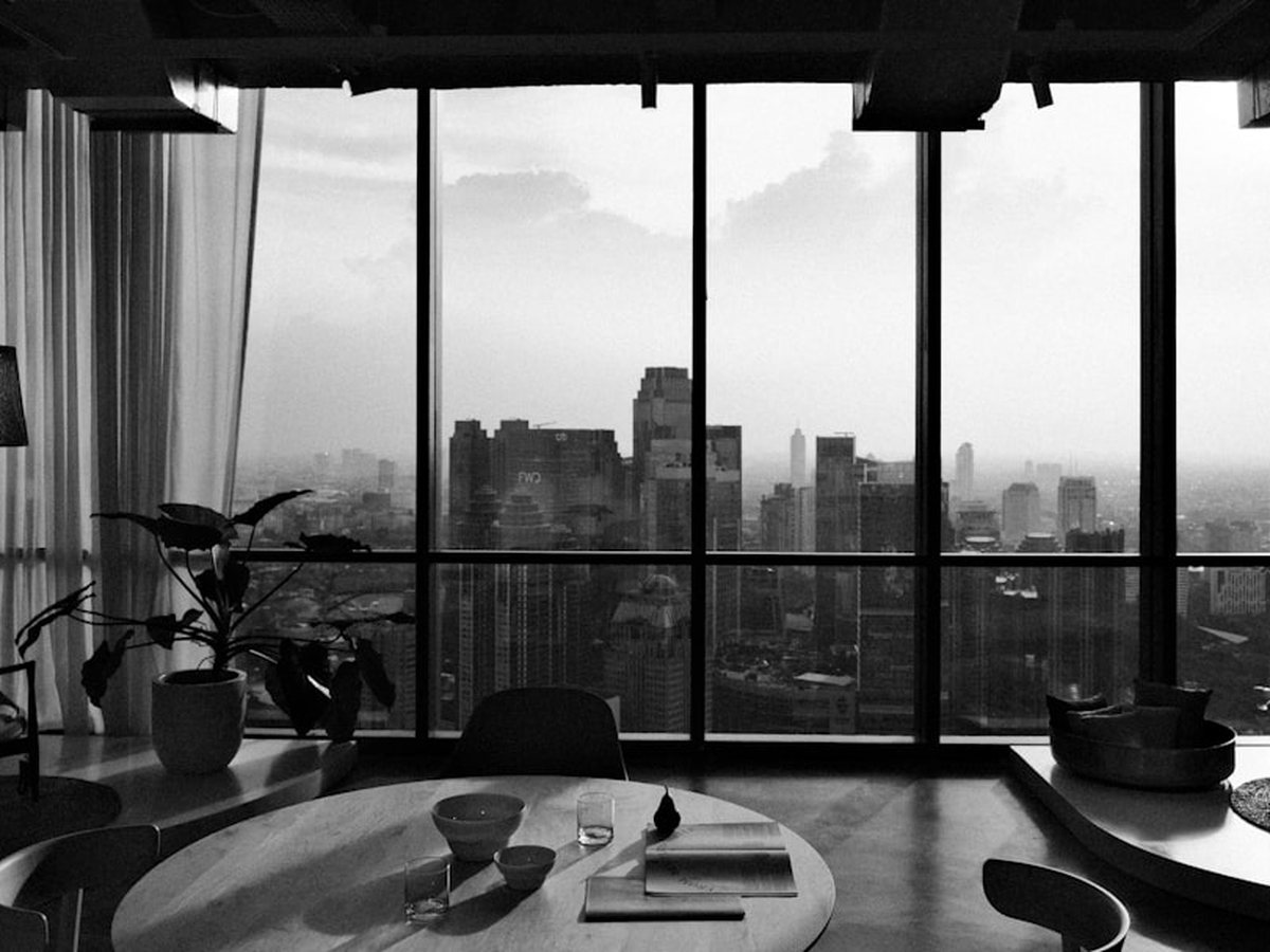 Bluffs Penthouse living room