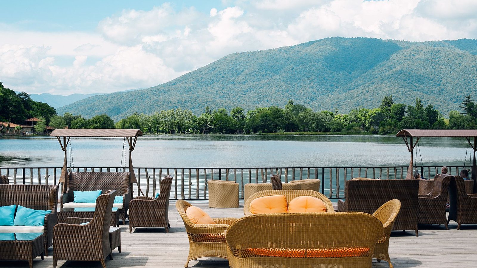 The terrace above the lake